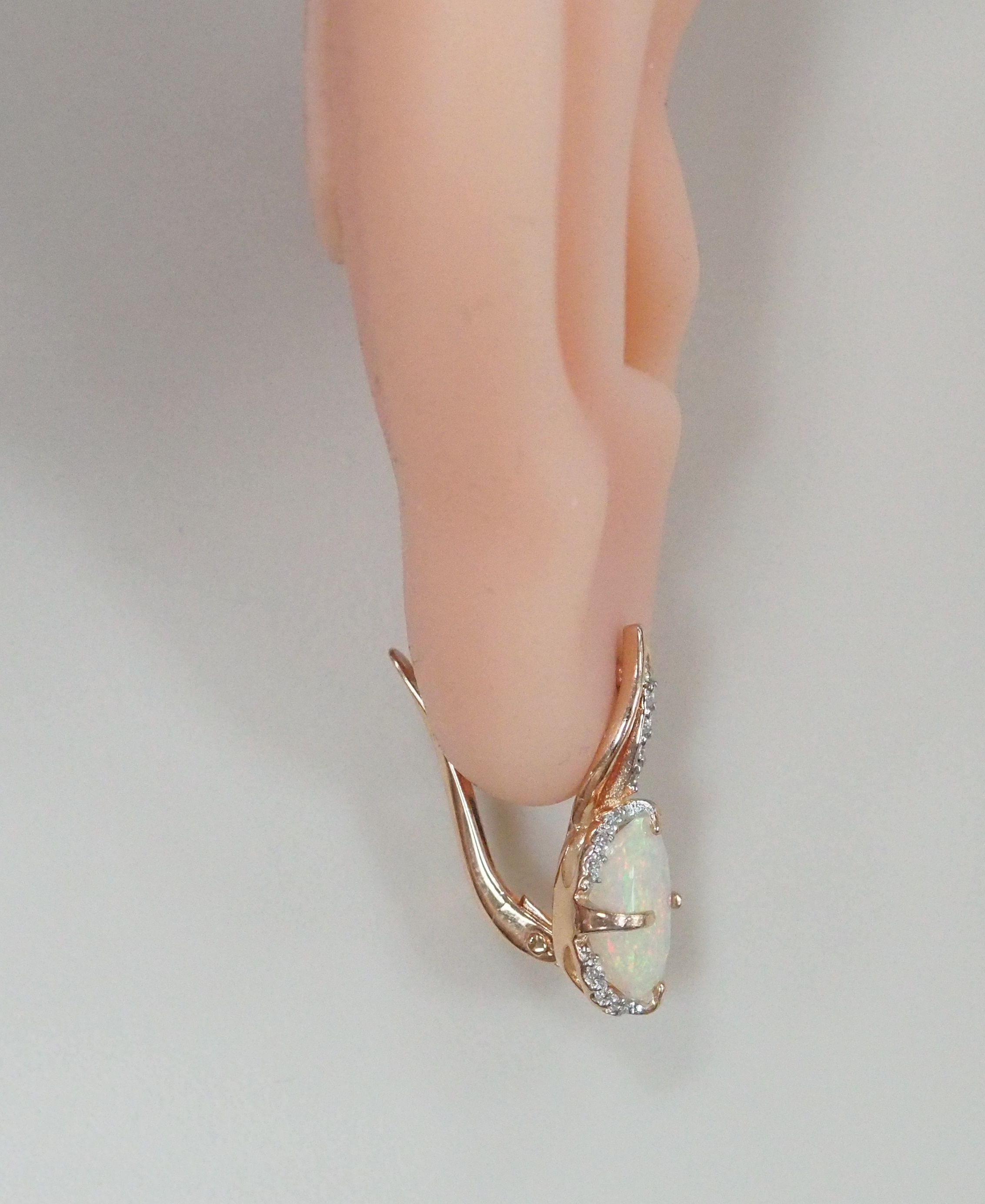 Серебряные серьги с опалами